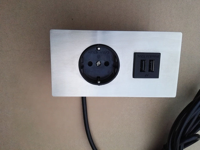 Tek AB Tak / Çift USB Şarj ile 5V 2.1A Gömülü Masaüstü Mobilya Güç Çıkışı