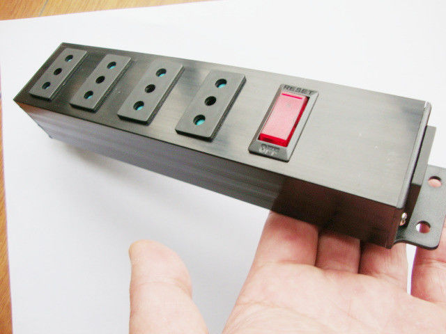 İtalya / Şili 4 Çıkışlı Avrupa Güç Şeridi Bar Surge Protector / Açık Kapalı Anahtar ve Konnektör IEC 320 Fiş