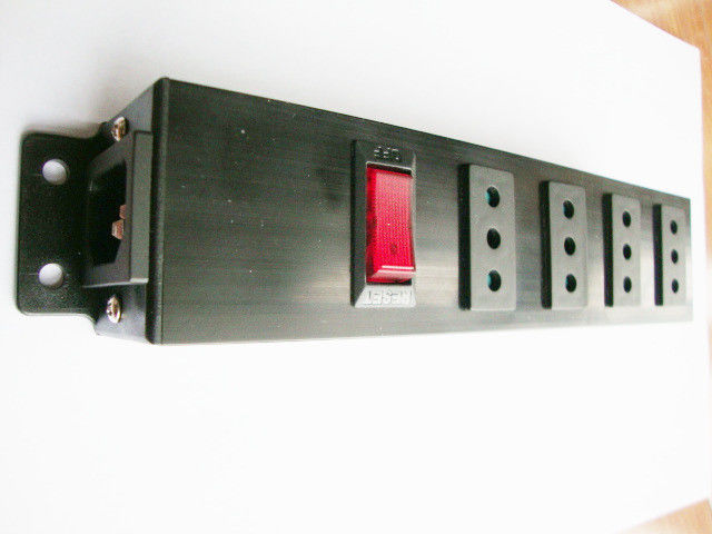İtalya / Şili 4 Çıkışlı Avrupa Güç Şeridi Bar Surge Protector / Açık Kapalı Anahtar ve Konnektör IEC 320 Fiş