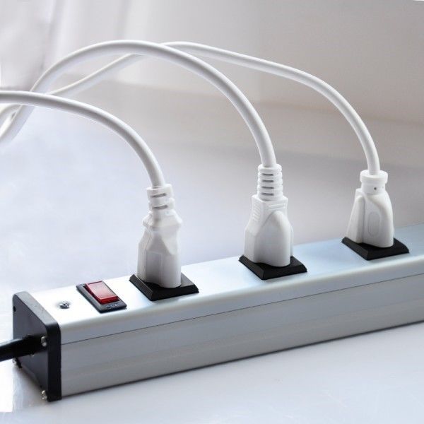 Entegre 15Amp Devre Kesici ile 9 Ft Topraklı Uzatma Kablosu Güç Çubuğu 9 Çıkış