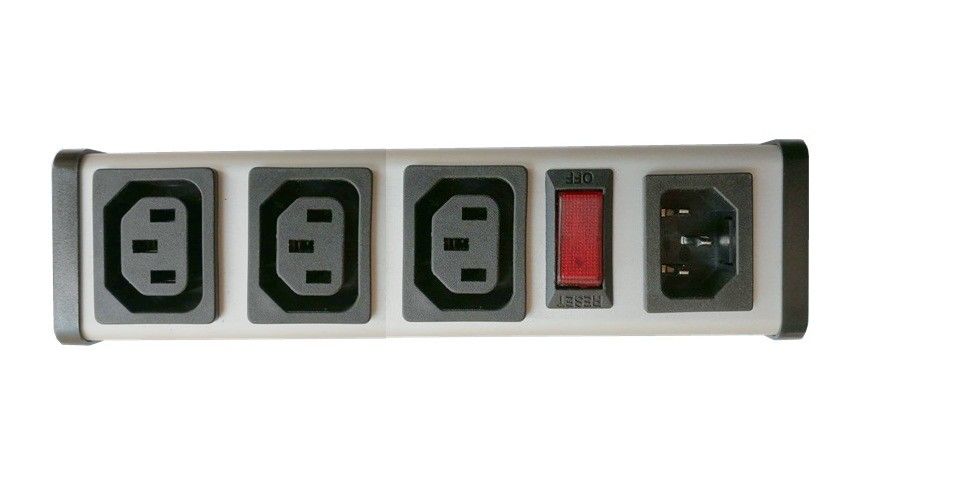 UL C-UL listesi 3Way IEC Çıkış Soketi Dahili 15A Aşırı Yük Koruyucu Çıkışları Güç Şeridi