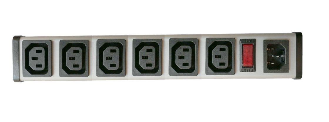 UL C-UL listesi IEC 6Way PDU Güç Dağıtım Birimi, 15A Aşırı Yük Koruması yerleşik Switch ile Çıkış Güç Şeridi