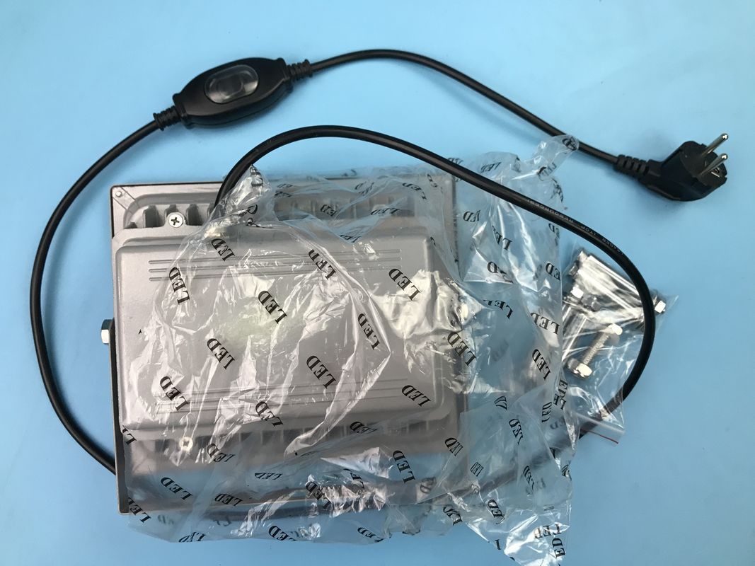 110 veya 240V Modelleri İçin Demir Destekli Uzun Ömürlü 60 İnç Esnek Kol LED Yükleme Dock Işıkları