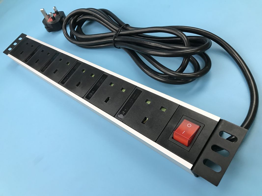 250V 6 UK Jack Çoklu Çıkışlı Güç Çubuğu 2m Kablolu Akıllı Altı İngiliz Soket