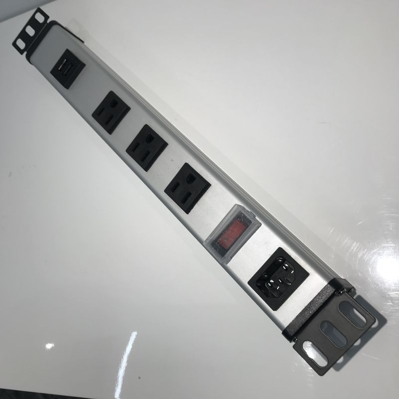 Usb Bağlantı Noktalı 4 ABD Çıkışlı Güç Çubuğu IEC C14 Giriş Suya Dayanıklı Anahtar