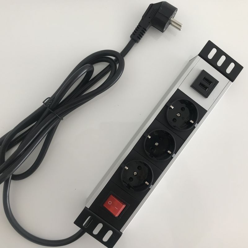 Çift USB Bağlantı Noktalı 2M Kordon Metal Kabuklu 3 Çıkışlı Akıllı Schuko Güç Şeridi