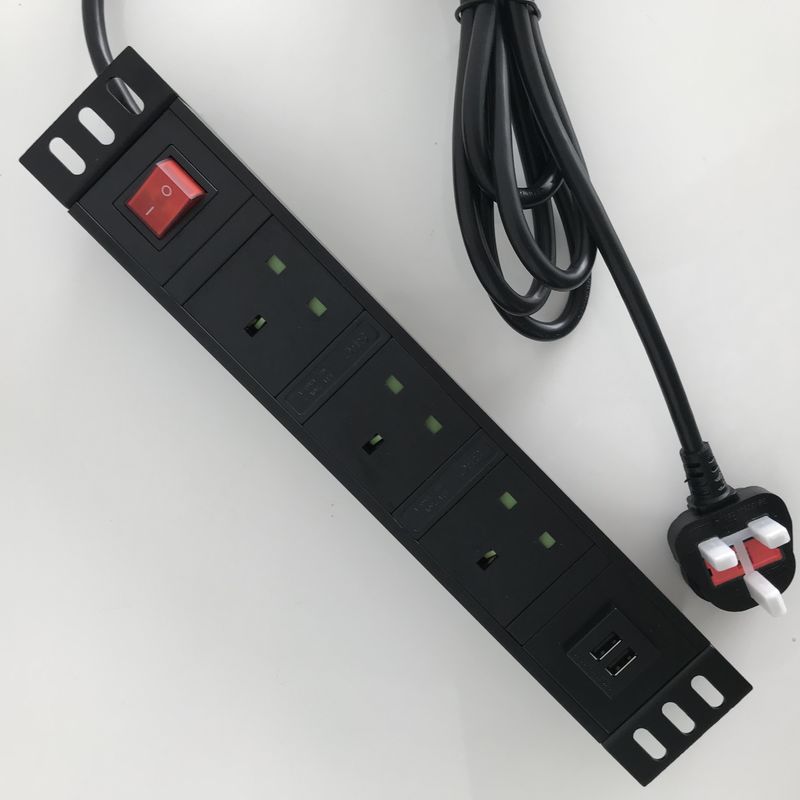 USB Bağlantı Noktalı 2M Kablo Akıllı Güç Şeridi 3 Çıkışlı Metal Kabuk İngiltere Tip G